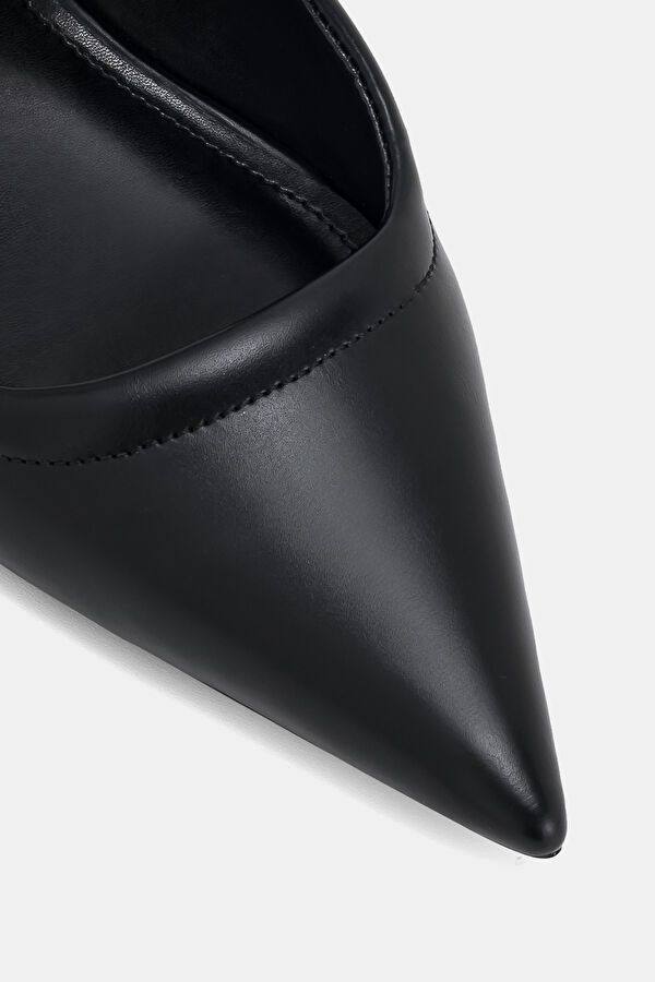 Helena Pierced Mules Black Sneakers 7
