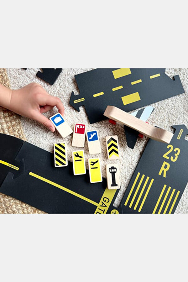 Roadblocks Set Airport Signs 4