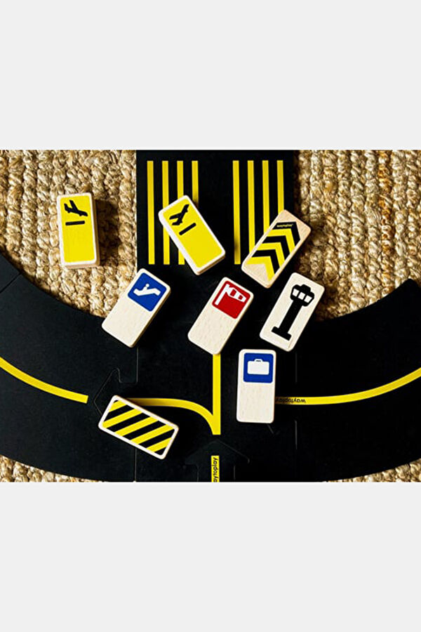 Roadblocks Set Airport Signs 5
