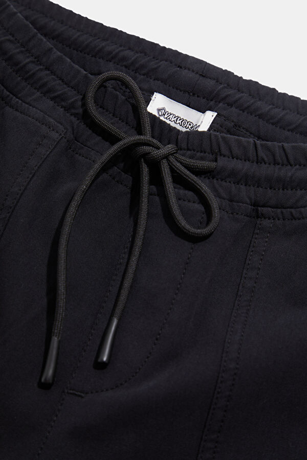 Black Slim-Fit Men's Trousers 3