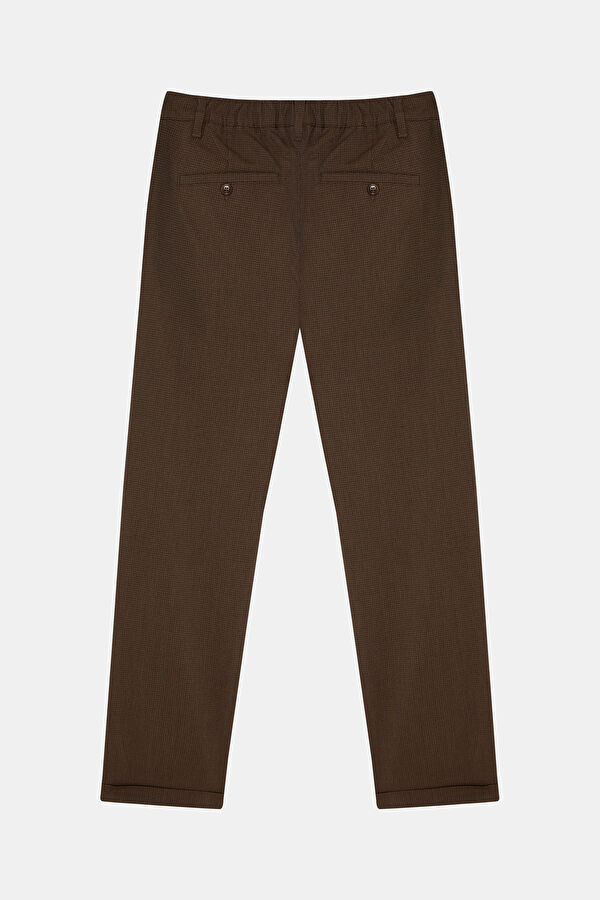 Coffee-colored, straight-leg men's trousers. 2