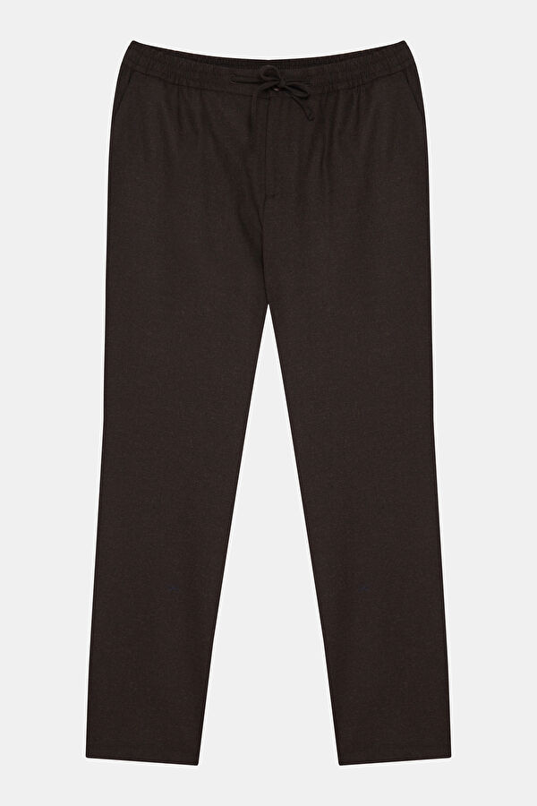 Coffee-colored, straight-leg men's trousers. 3