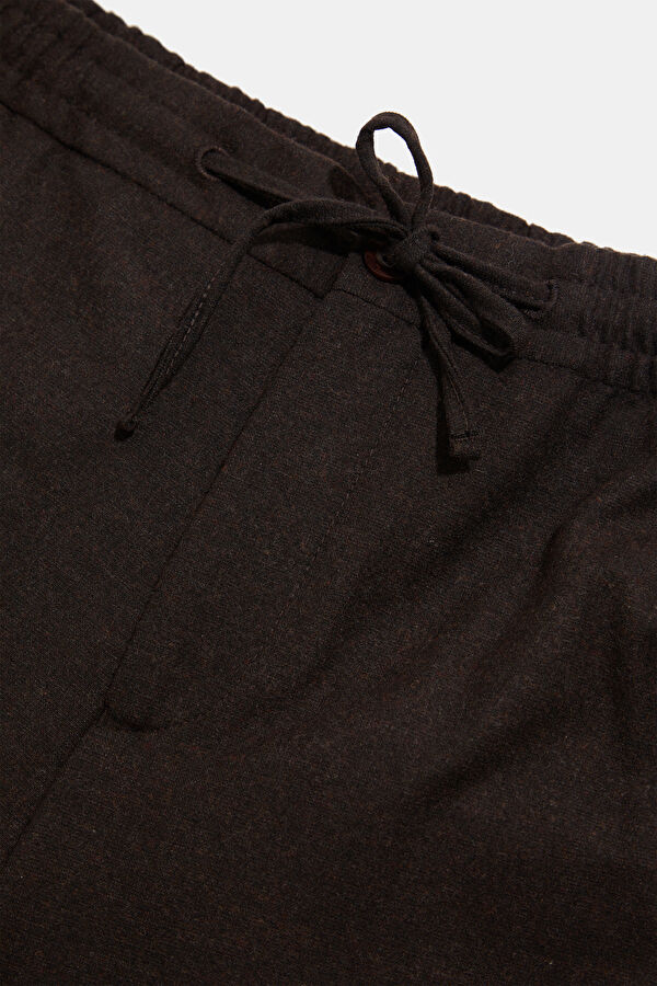 Coffee-colored, straight-leg men's trousers. 5
