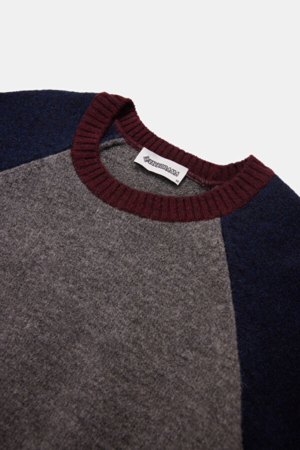 Colorful Raglan Sleeve Men's Knitted Sweater 3
