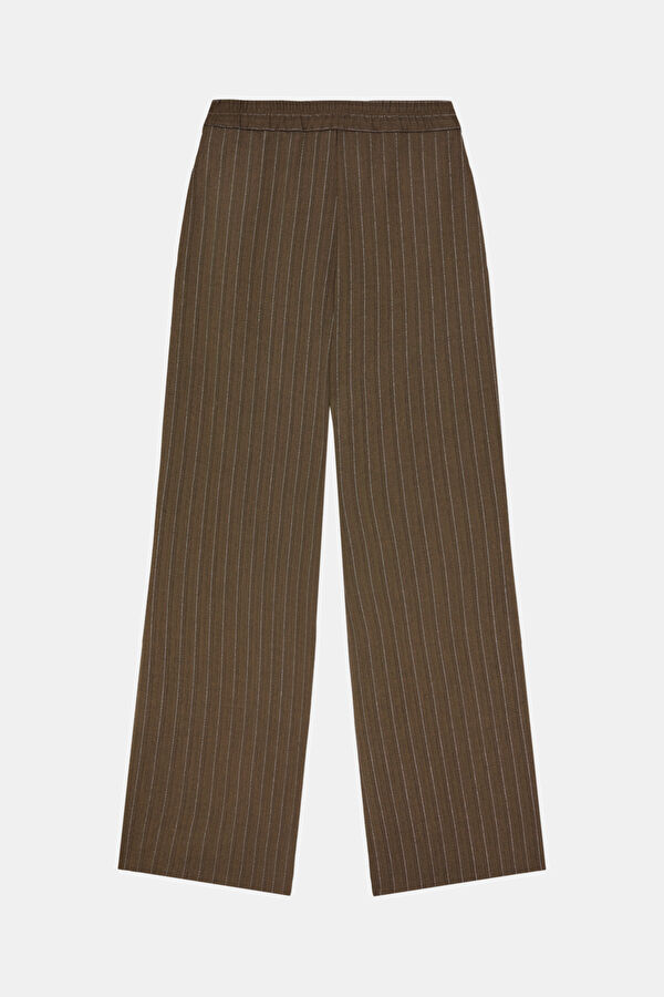 Coffee-colored, straight-leg women's trousers. 2