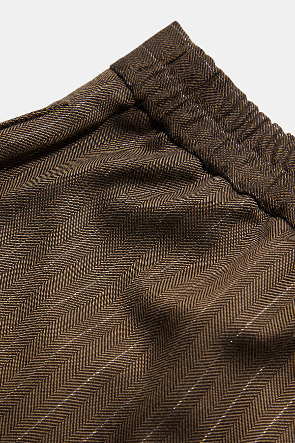 Coffee-colored, straight-leg women's trousers. 4