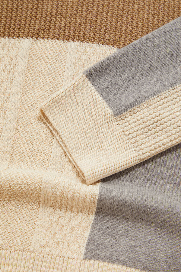 Off-white knitted wool sweater for men. 4