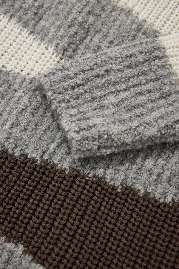 Grey Knitted Pattern Wool Sweater for Men 7
