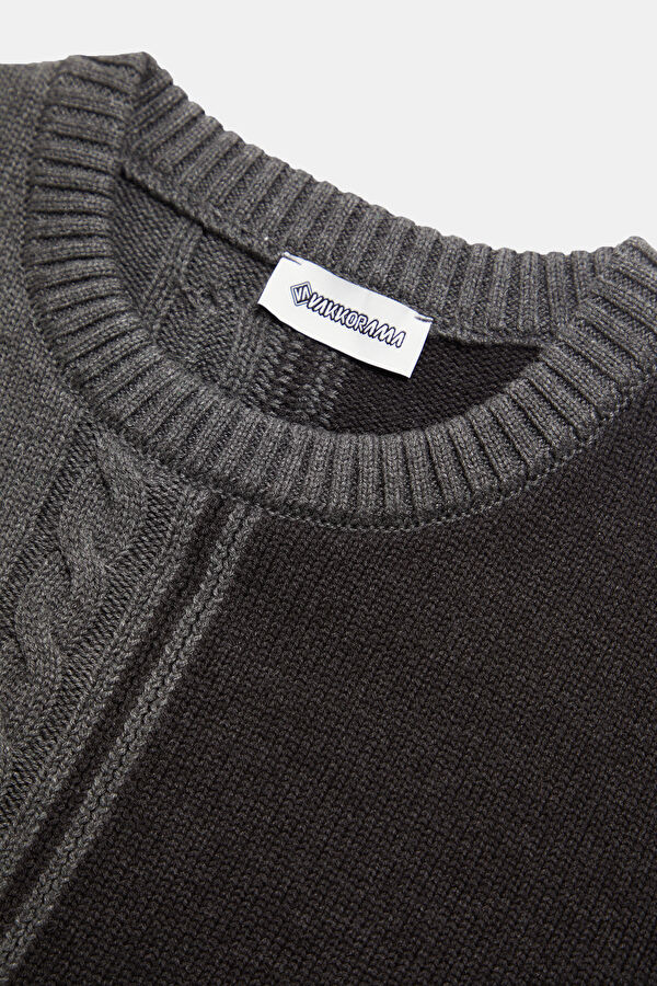 Dark Grey Knitted Pattern Men's Sweater 3