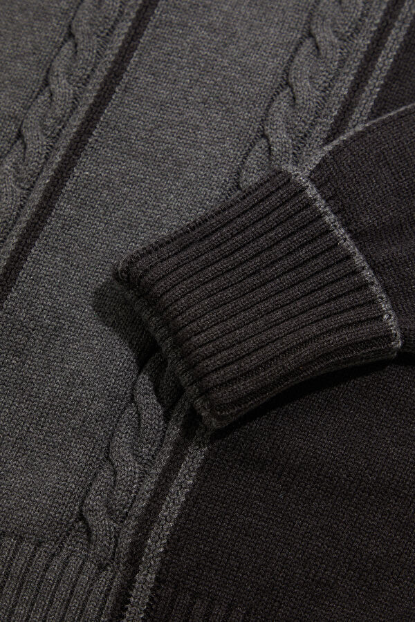 Dark Grey Knitted Pattern Men's Sweater 4