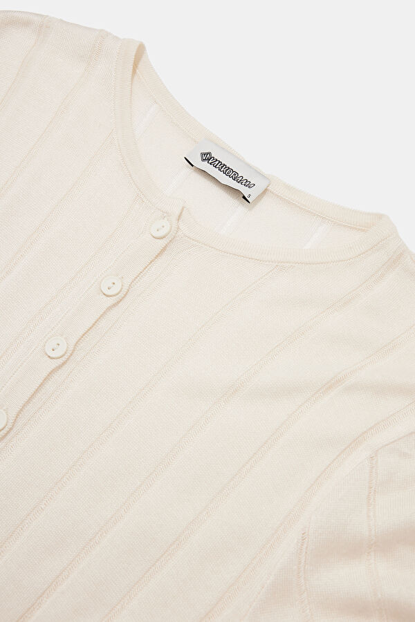 Off-white long-sleeved women's blouse 7