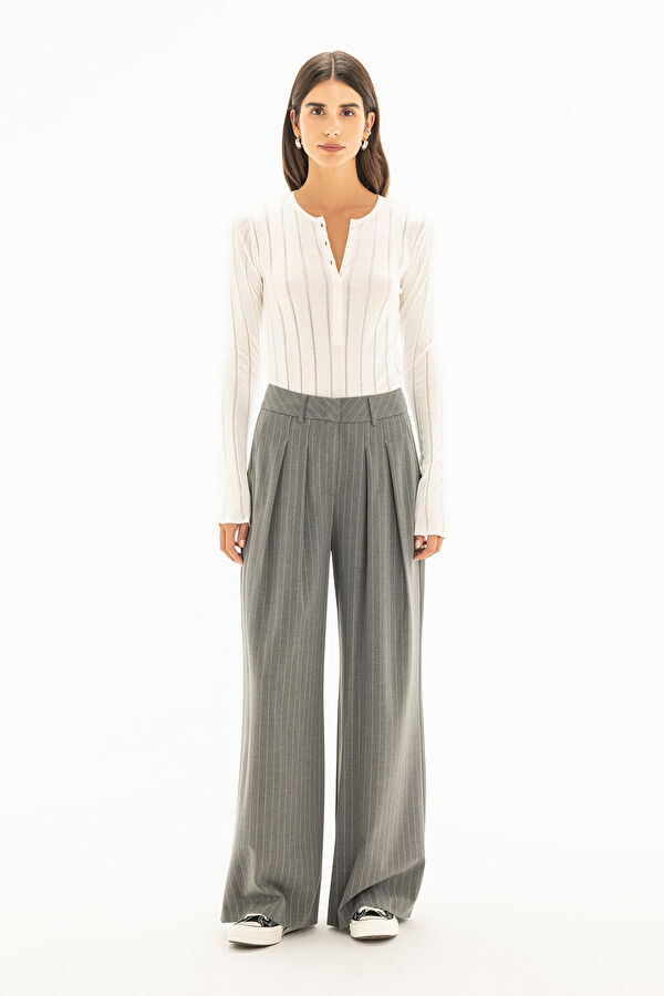 Off-white long-sleeved women's blouse 3