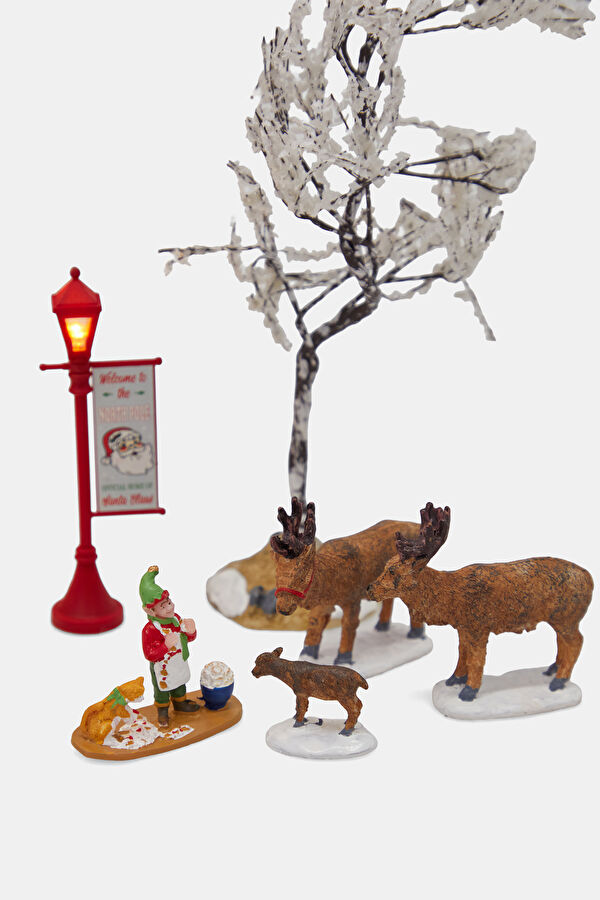 The Village Square Clock Tower Set 4