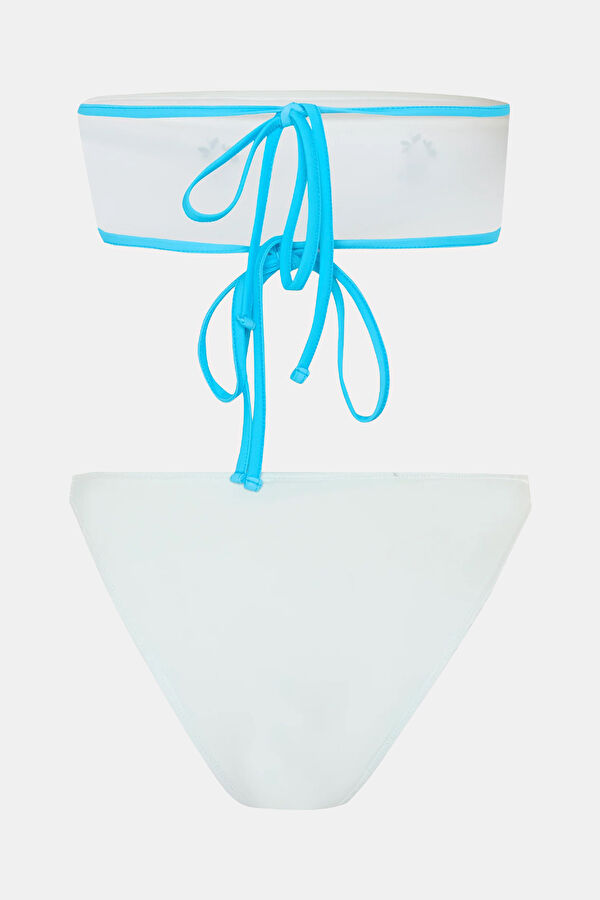 Beyaz Bağcıklı Kadın Bikini 2