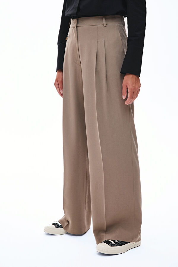 Beige Women's Trousers 3