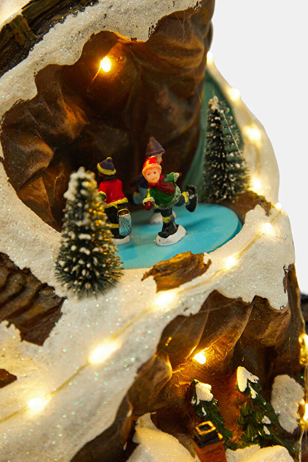 Christmas Carnival Ski Slope Scene 6