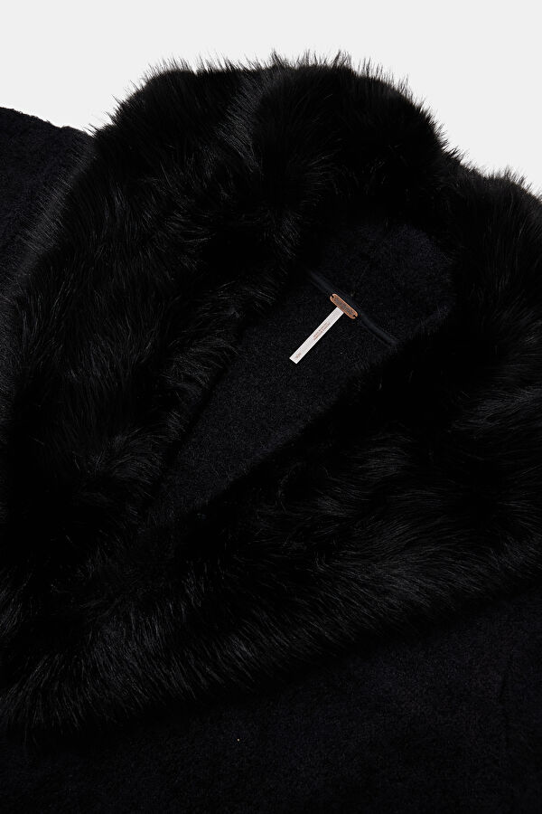 Black Women's Faux Fur Collar Jacket 3