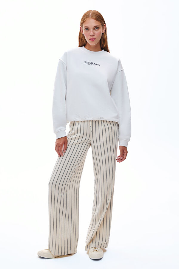 Krem Relax Kalıp O Yaka Kadın Sweatshirt 3