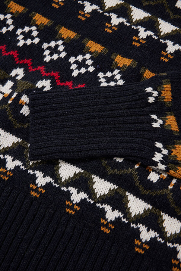 Black Women's Wool Sweater with Baklava Pattern 4