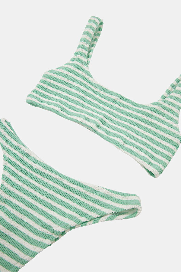 Yeşil Çizgili Desenli Bağlamalı Bikini 3