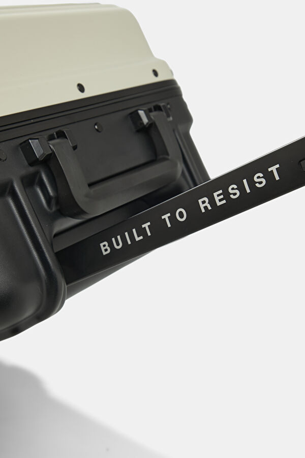 Resist'r Case S White Luggage 5
