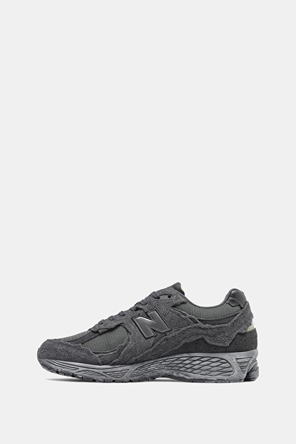 2002 Black Women's Sneakers 2