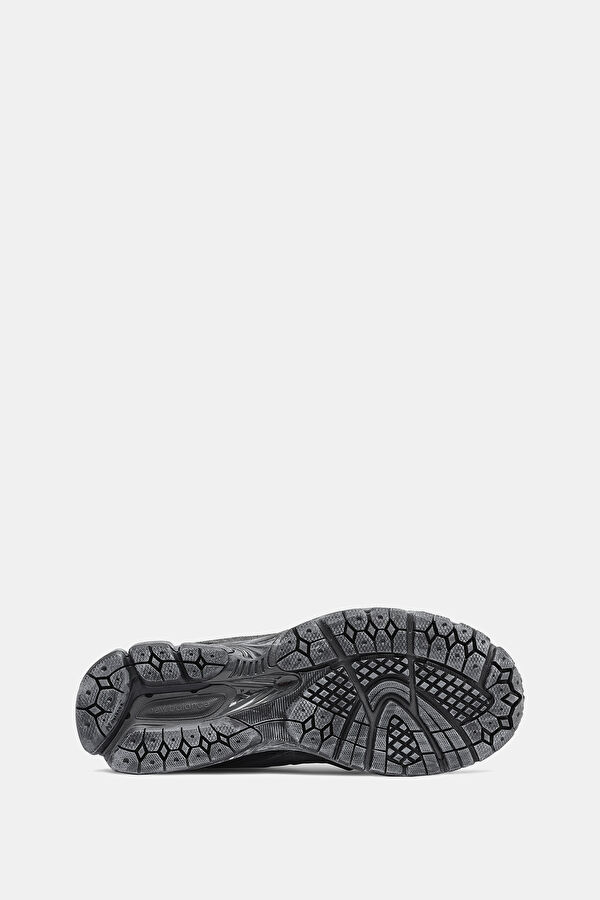 2002 Black Women's Sneakers 4