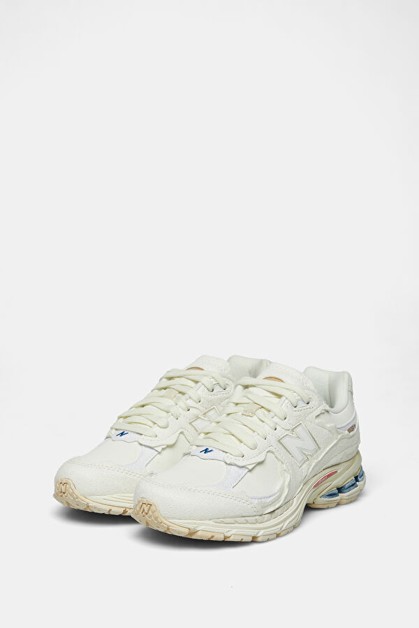 2002 White Women's Sneakers 2