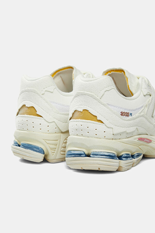 2002 White Women's Sneakers 4