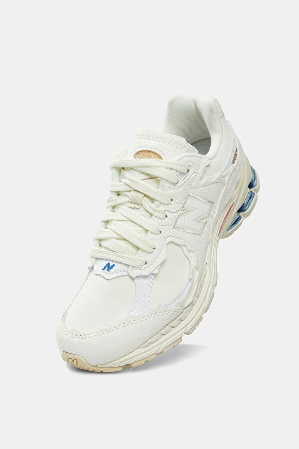2002 White Women's Sneakers 5