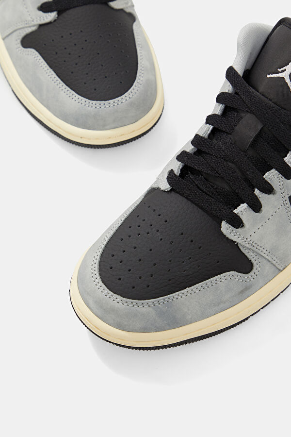 Air Jordan 1 Low Se Black Men's Sneakers 4