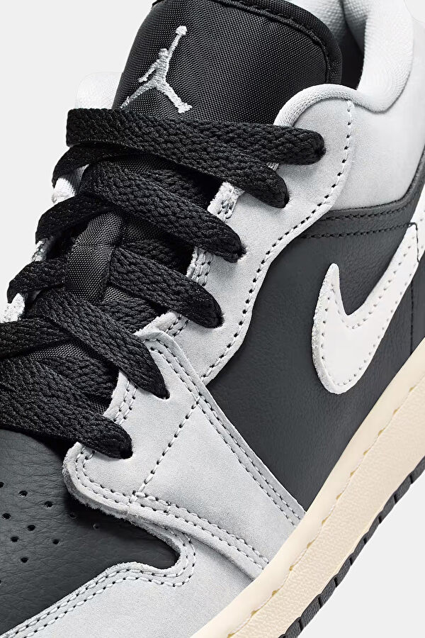 Air Jordan 1 Black Boys' Sneakers 3