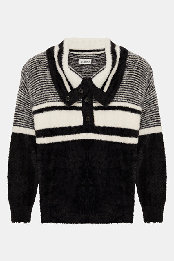 Off-white striped women's sweater. 5