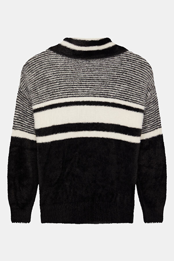 Off-white striped women's sweater. 6