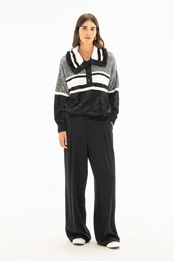 Off-white striped women's sweater. 3