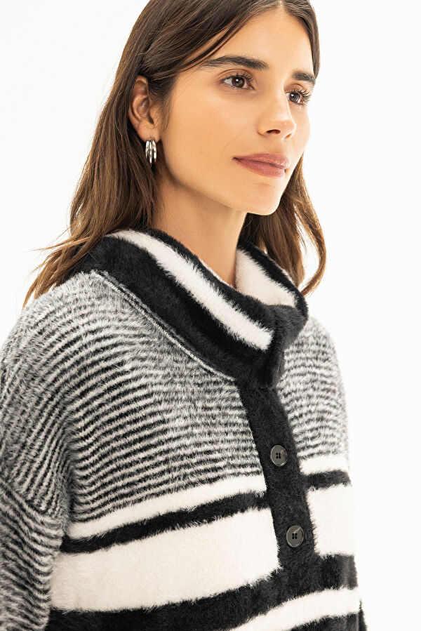 Off-white striped women's sweater. 4