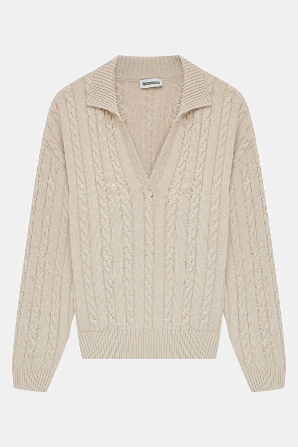 Off-white knitted cashmere women's sweater.