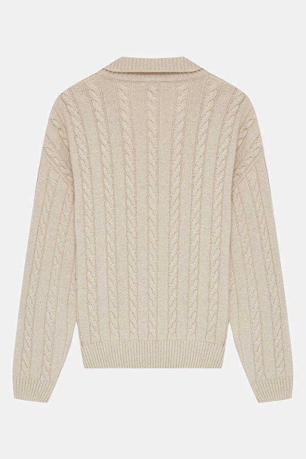 Off-white knitted cashmere women's sweater. 2