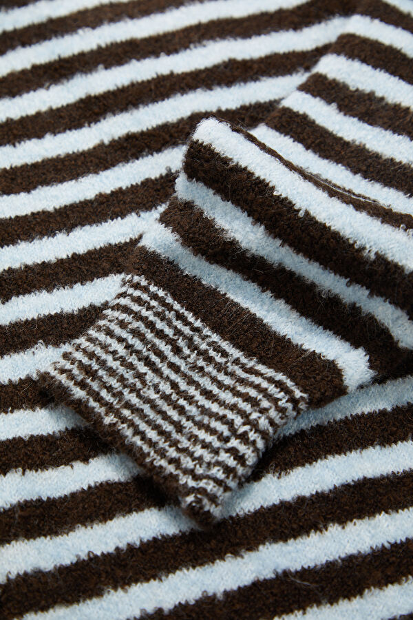 Colorful Striped Pattern Knitted Women's Sweater 9