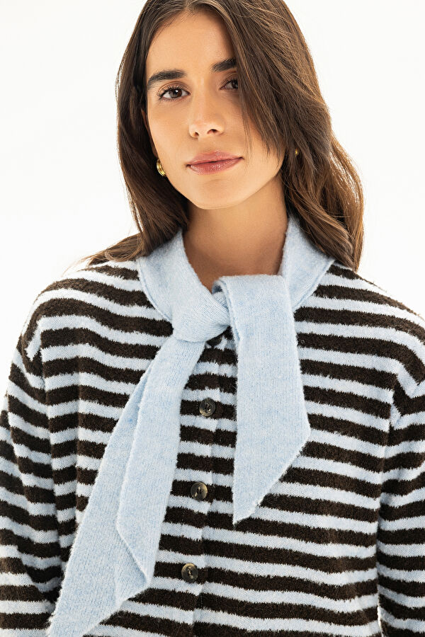 Colorful Striped Pattern Knitted Women's Sweater 4