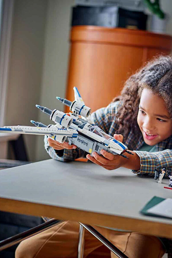 Star Wars: Andor Asi U-Wing Starfighter 75399 11