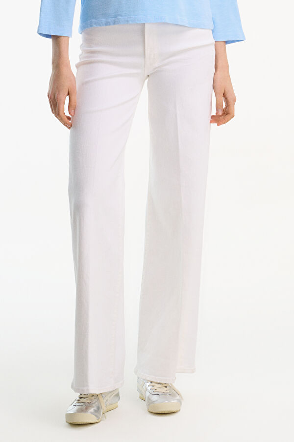 White Women's Pants 3