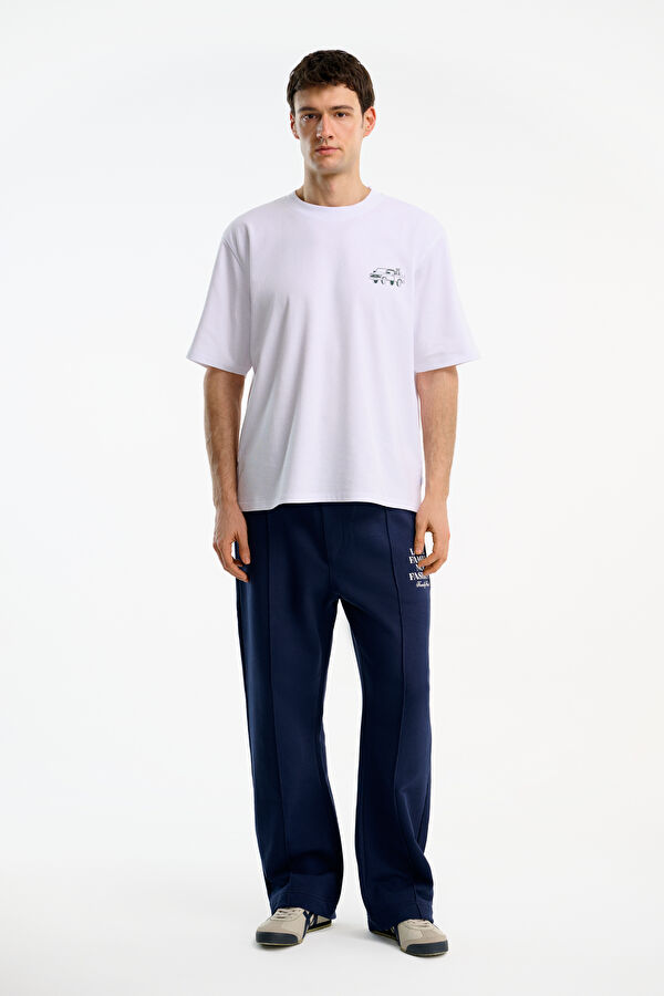 Relax Kalıp Beyaz Bisiklet Yaka Baskılı Erkek T-Shirt 3