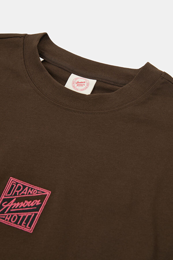 X Hotel Amour Relax Kalıp Kahve Bisiklet Yaka Baskılı Erkek T-Shirt 3