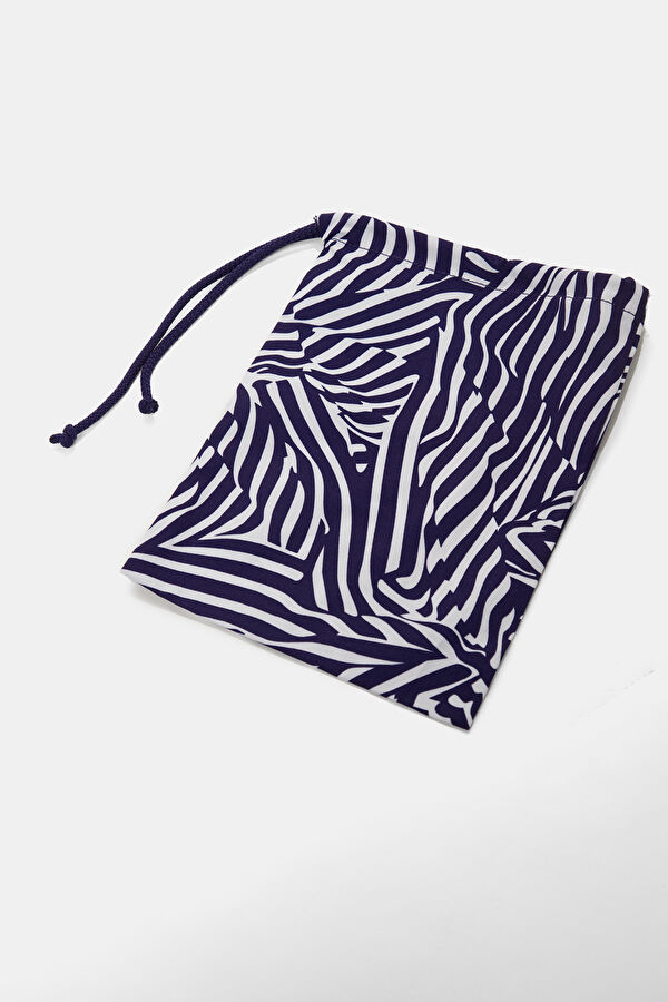 White Design Filled Elastic Swimsuit 6