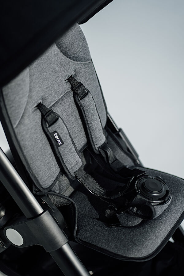 Suitcase that Transforms into a Stroller 8