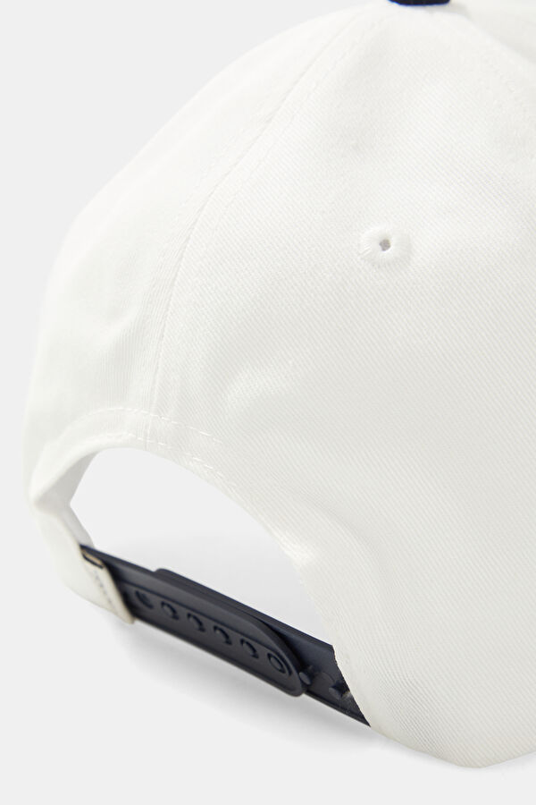 White Embroidered Hat 3