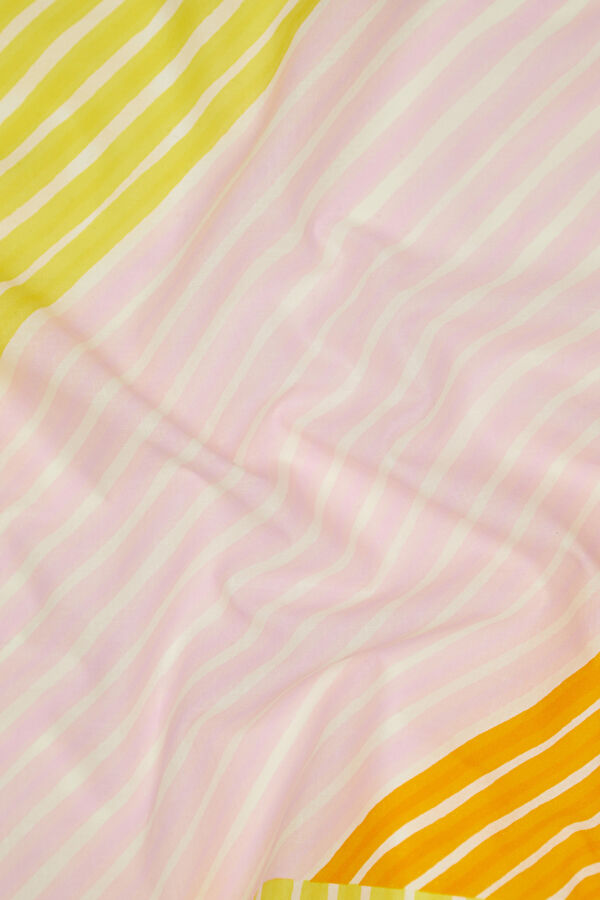Pembe Desenli Eşarp 2