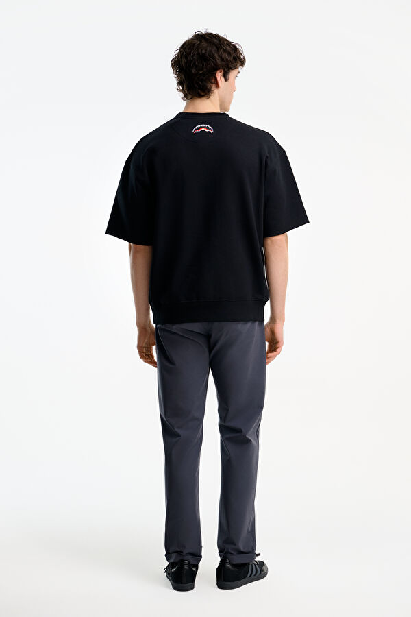Relax Kalıp Siyah Bisiklet Yaka Nakışlı Erkek T-Shirt 2