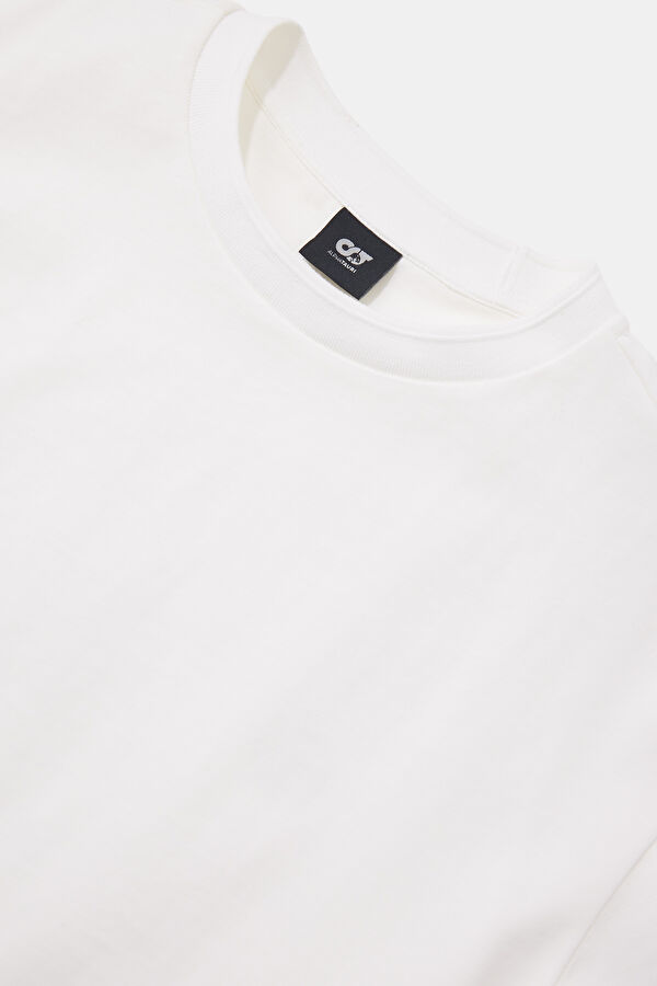 Beyaz O Yaka Kadın T-Shirt 6